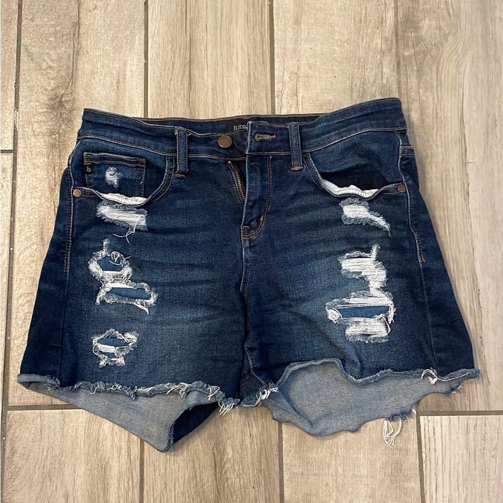 NWOT Judy blue distressed shorts medium